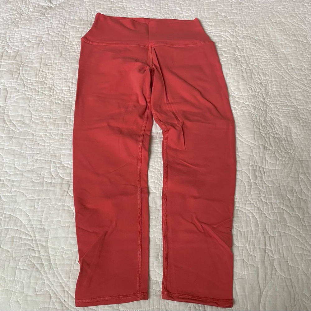 {alo yoga} cropped leggings coral/salmon size small